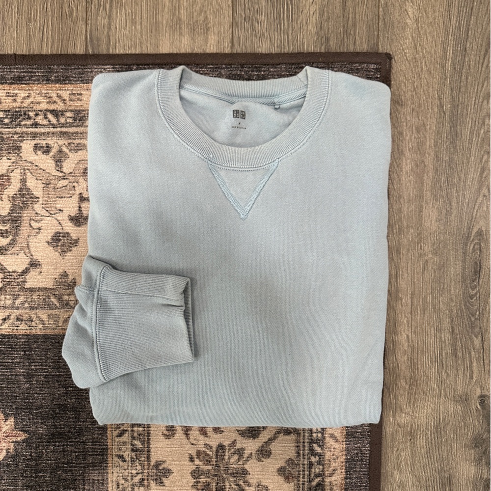 Light blue Uniqlo sweatshirt in size medium